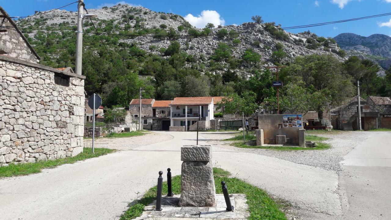 Holiday Home Paklenica 스타리그라드 파클레니차 외부 사진